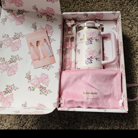 Stanley Floral Pink and White Tumbler - Picture 5 of 6